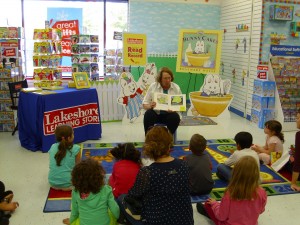 Rosemary Wells Reads for the Record at Lakeshore Learning