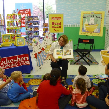Rosemary Wells Reads for the Record at Lakeshore Learning